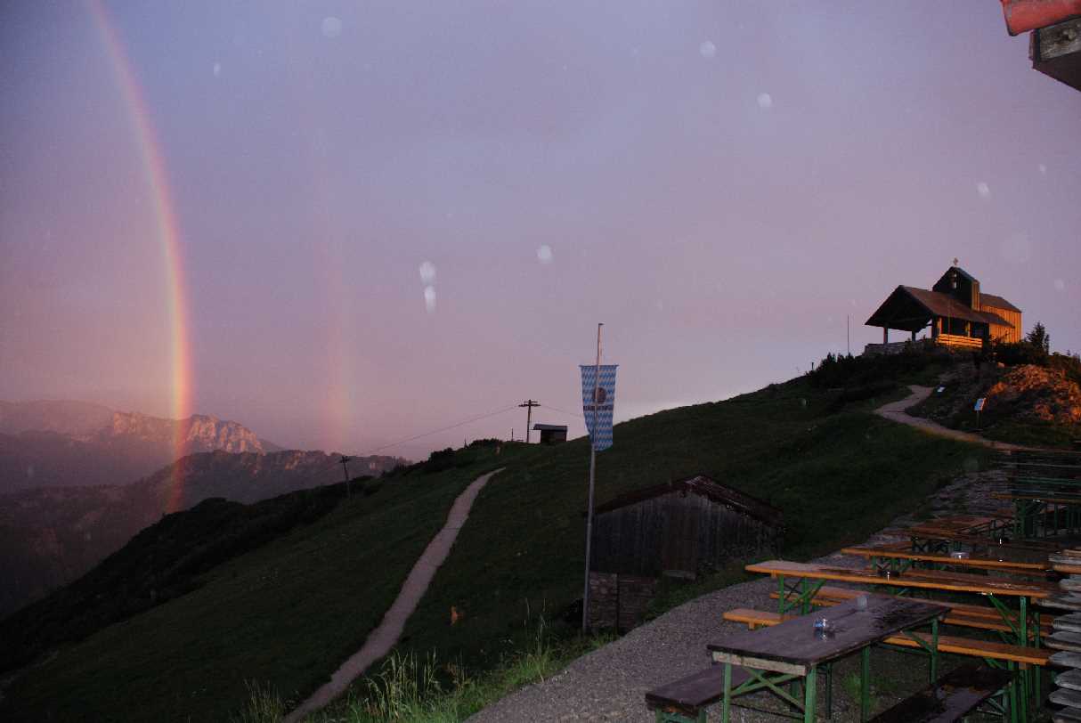 Regenbogen mit Kirchal