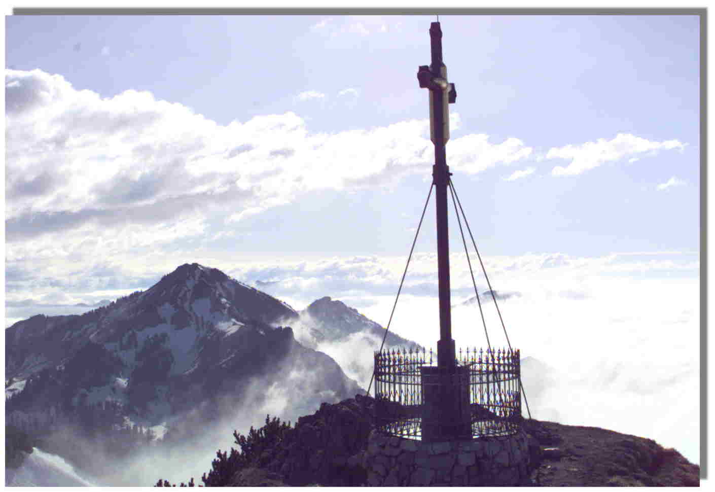Hochfellnkreuz, Hochgern und Wolken